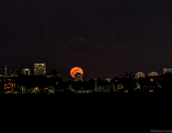 bloody_supermoon-2